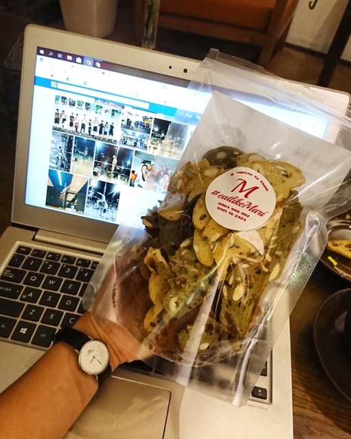 Túi bánh ăn kiêng hỗn hợp (150g biscotti + 150g cookies yến mạch) | BigBuy360 - bigbuy360.vn