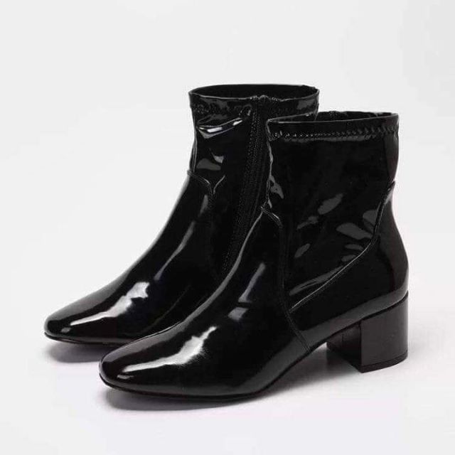 Boots Aldo xuất dư