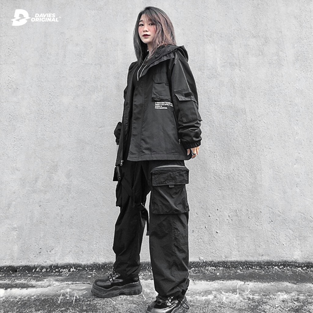 Áo khoác dù nam nữ form rộng có nón màu đen Badge Hooded Jacket local brand Davies I D34-AK5