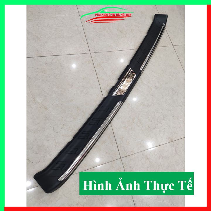 Ốp chống trầy cốp ngoài nhựa đen Innova 2017-2020 Mẫu 1 Cao Cấp hàng loại 1 dán cốp sau chống xước trang trí xe