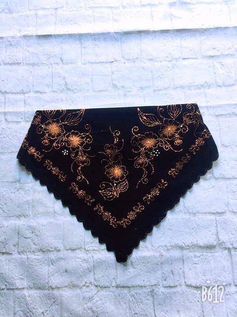 Khăn Nhung Cho Bà, Khăn Nhung Trùm Đầu