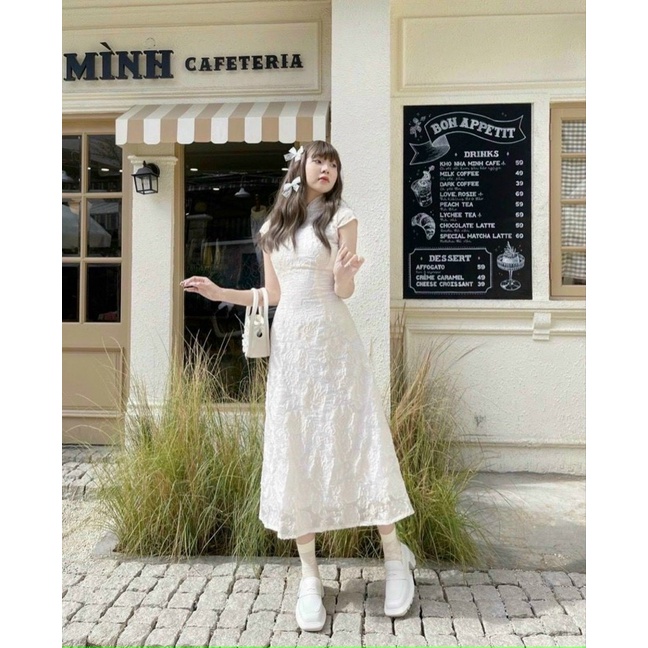 Đầm nữ trắng cổ tàu vải ren in hoa nổi cực đẹp form chuẩn cực tôn dáng | BigBuy360 - bigbuy360.vn