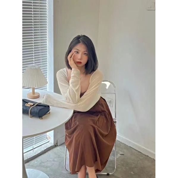 Set váy 2 dây nâu xoè cup ngực dáng dài và áo khoác trắng mỏng croptop