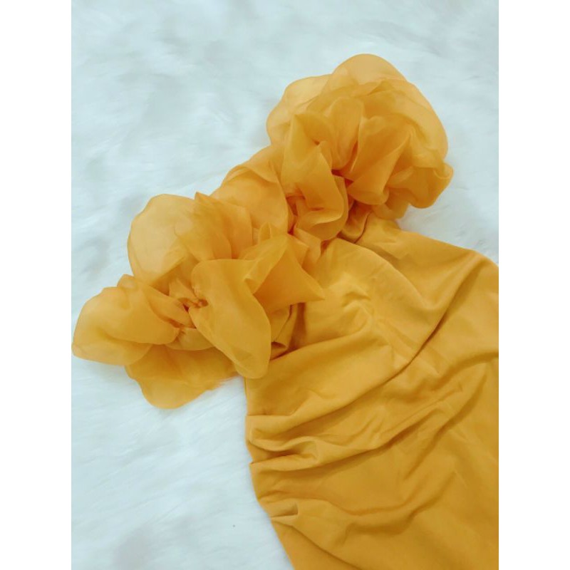 Đầm nữ lệch vai phối hoa nhún sang chảnh