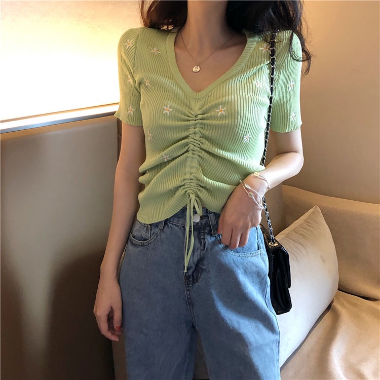 AMOI Áo Thun Dệt Kim Tay Ngắn Cổ Chữ V Thêu Hoa Phối Dây Rút Thời Trang 2022 Cho Nữ