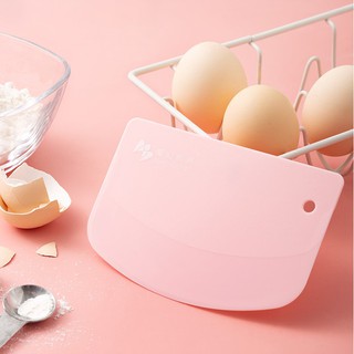 Miếng nhựa cắt bột, dao vét, chia bột làm bánh