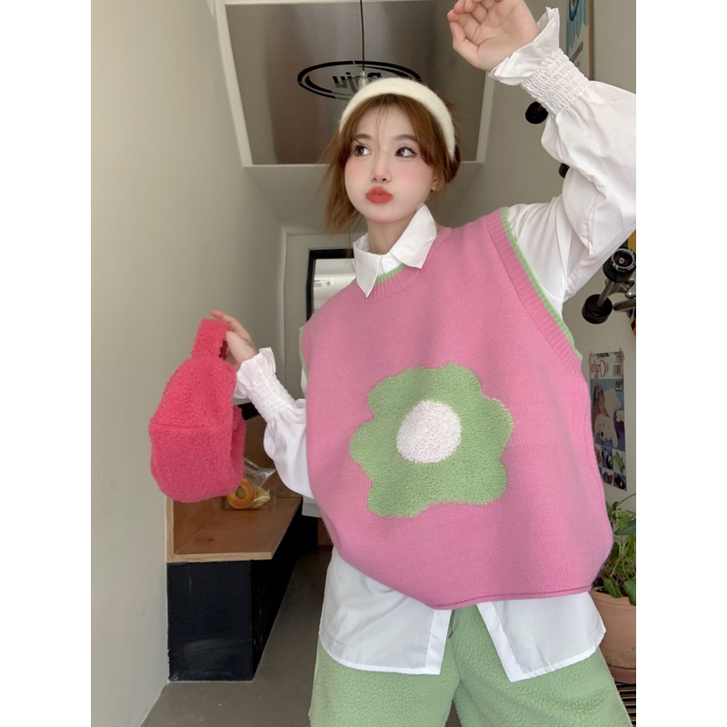 Áo gile hoa to mix kèm sơ mi trắng bo tay