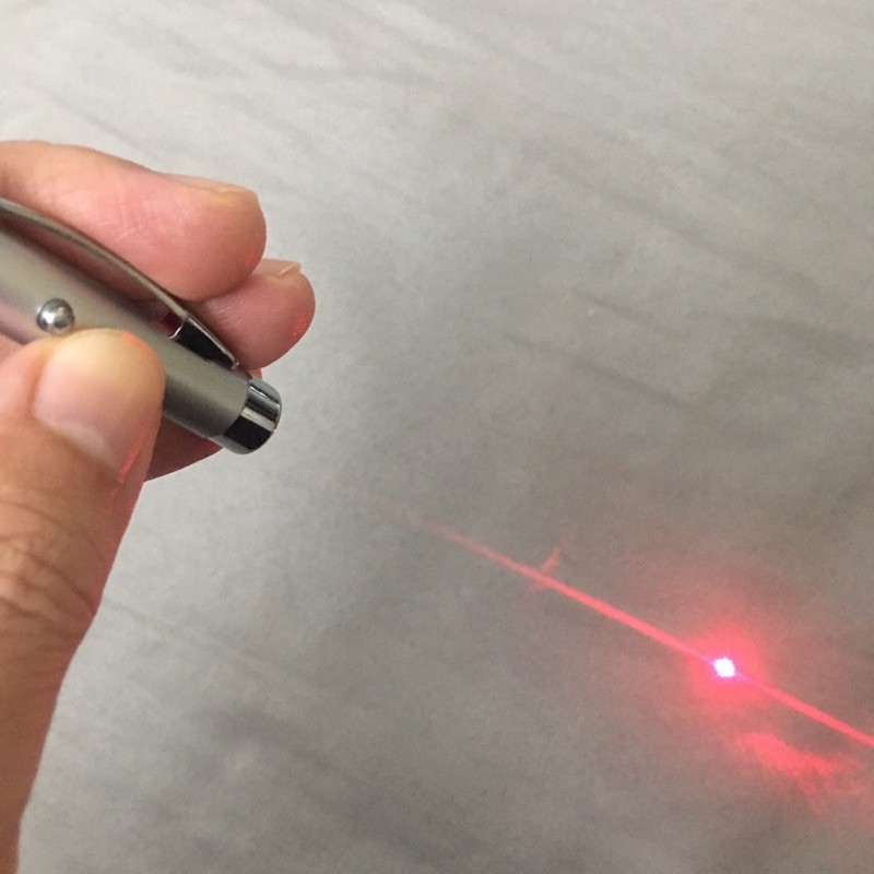 Bút thuyết trình đa năng  lazer có đèn pin 4in1