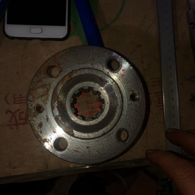 Sản phẩm gia đình làm: mặt bích đuôi hộp số công nông 130
