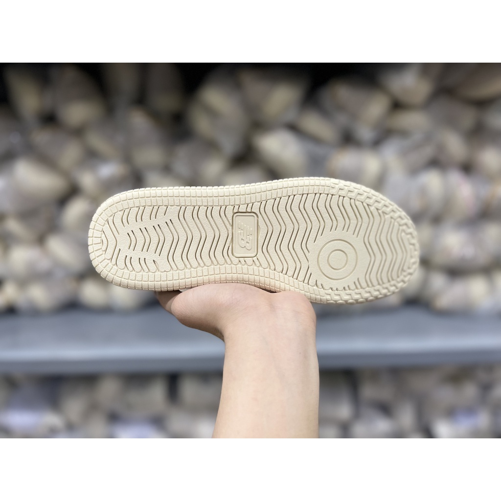 Giày NB 300 chữ vàng 1;1