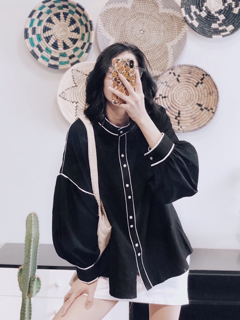 Sơ mi đen cổ trụ phối viền trắng,nút đôi