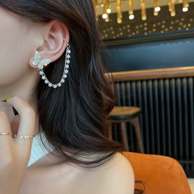 Bông Tai Hình Bướm Bằng Kim Loại Đính Đá Dễ Thương Thời Trang Hàn Quốc Cho Nữ