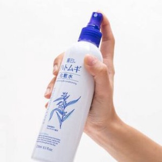 Xịt khoáng ý dĩ HATOMUGI Moisturizing -205ml