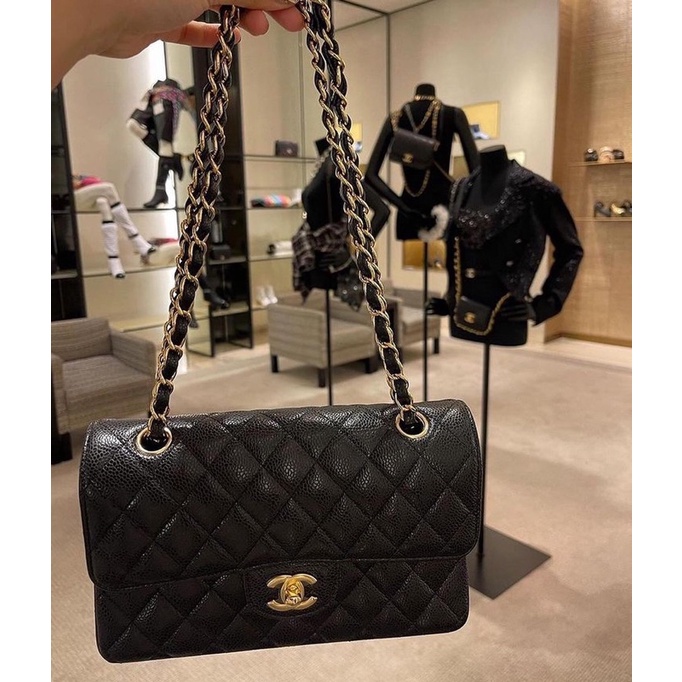 gift Chanel flap in black caviar leather gift bag Chanel túi đựng mỹ phẩm Chanel