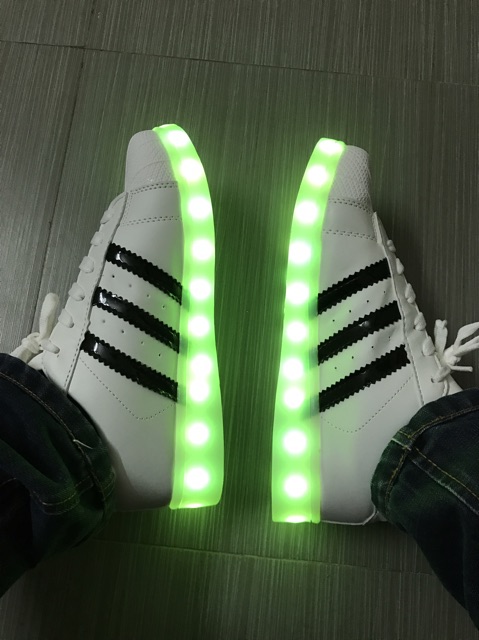 Giày phát sáng mẫu adidas, led 7 màu, 4 chế độ nháy cực đẹp và thời trang