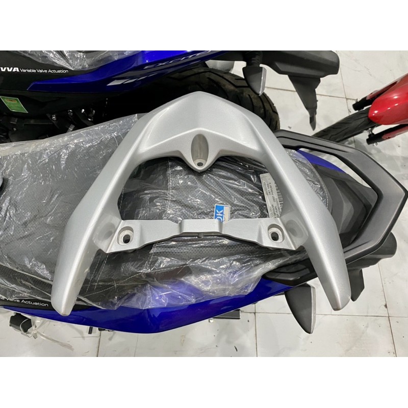 Cảng sau VISION 2016-2019 hàng tháo xe mới.