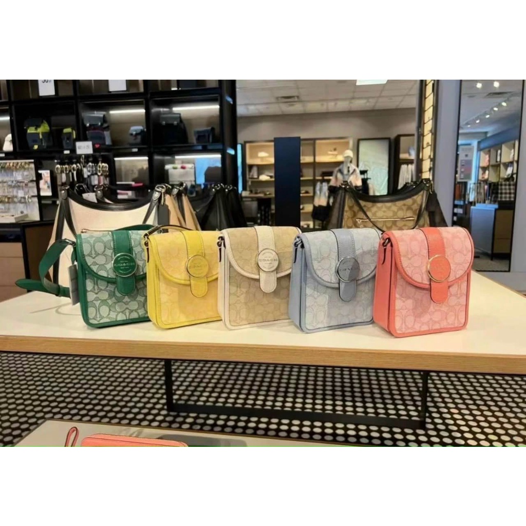 Túi xách Coach trẻ trung tiện lợi