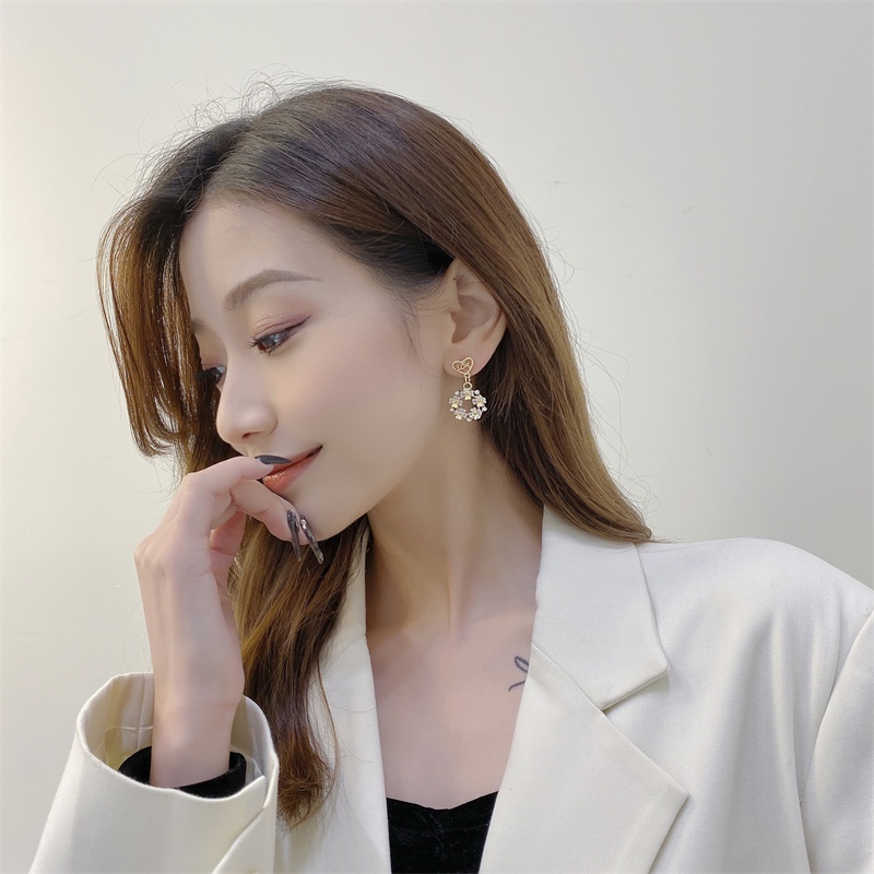 Khuyên tai kẹp không bấm lỗ chốt cố định K066 bằng hợp kim mạ vàng hình tròn bông hoa đính hạt trai dáng midi Leous