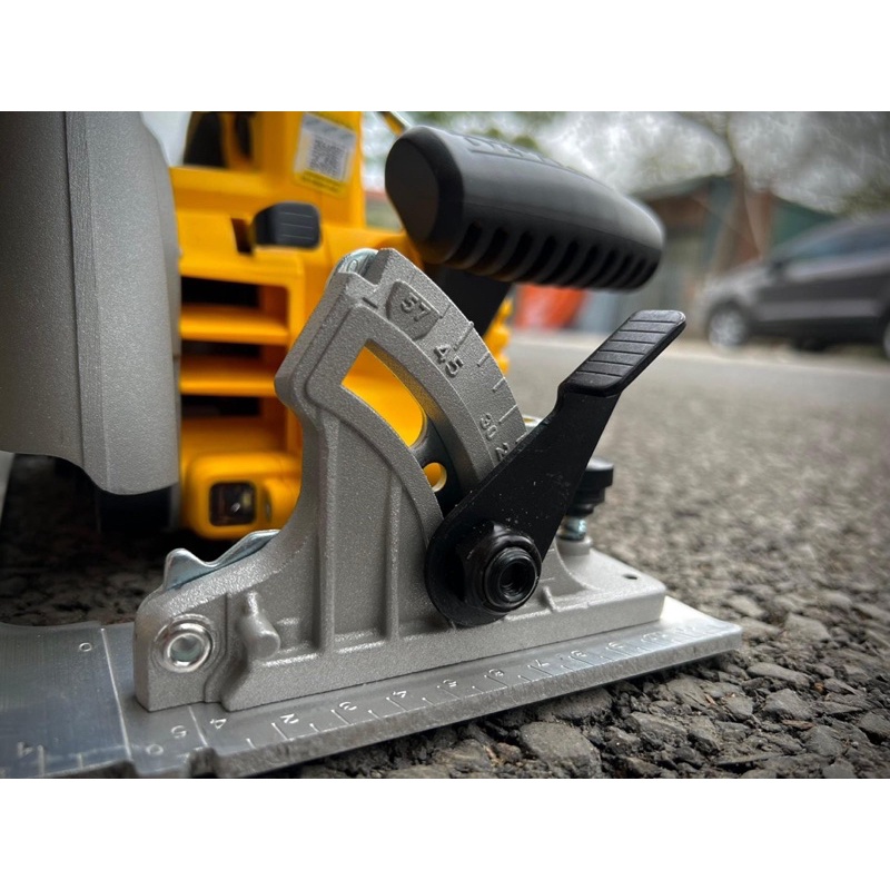 MÁY CƯA ĐĨA DEWALT DCS573