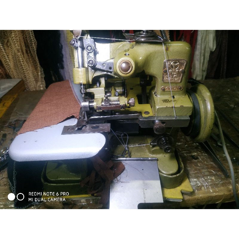 Máy vắt sổ gia đinh