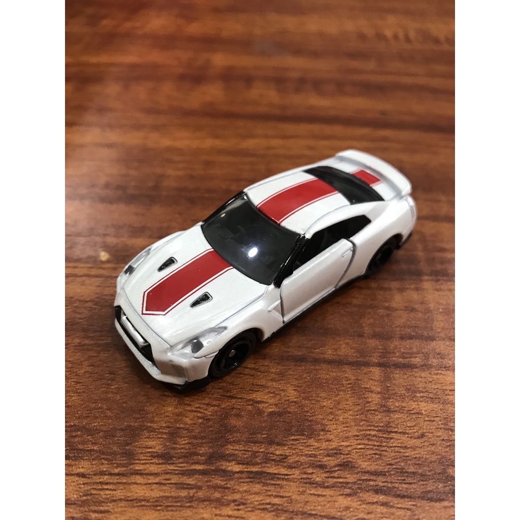 Mô hình tomica NISSAN GT-R no.23 2016
