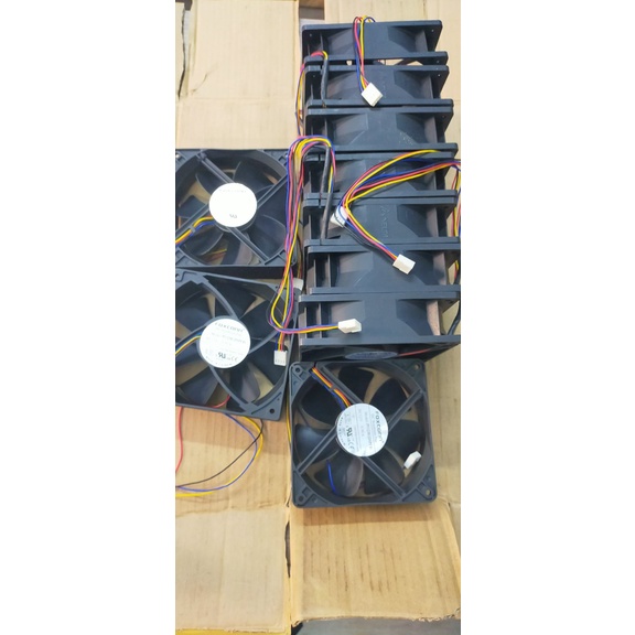 Quạt tản nhiệt chuyên trâu 12cm 12v hãng foxconn