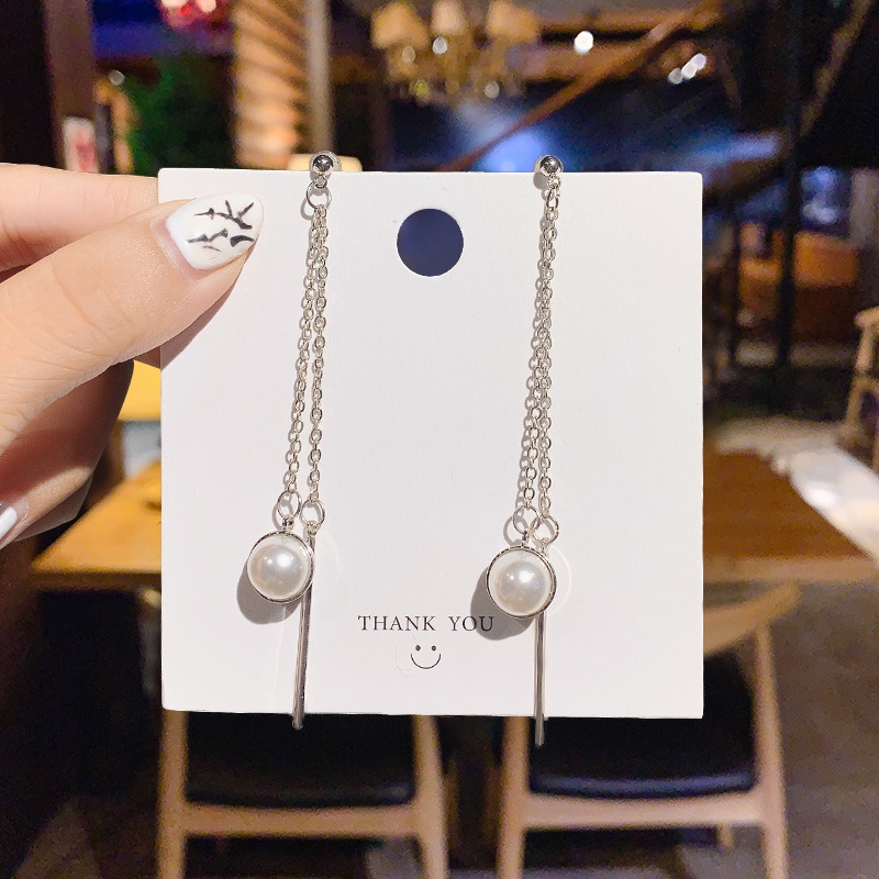 Khuyên tai dáng dài đính ngọc trai phong cách Hàn Quốc