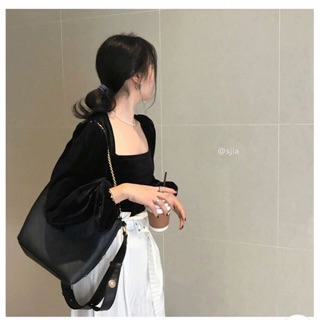 Áo nhung dài tay cổ vuông