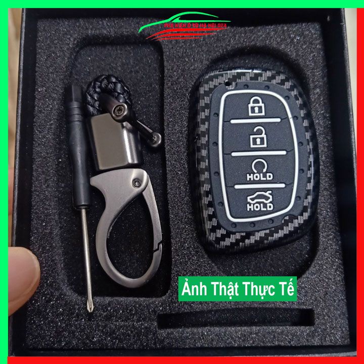 Ốp khóa cacbon Hyundai Creta 2022-2024 4 Nút kèm móc khóa