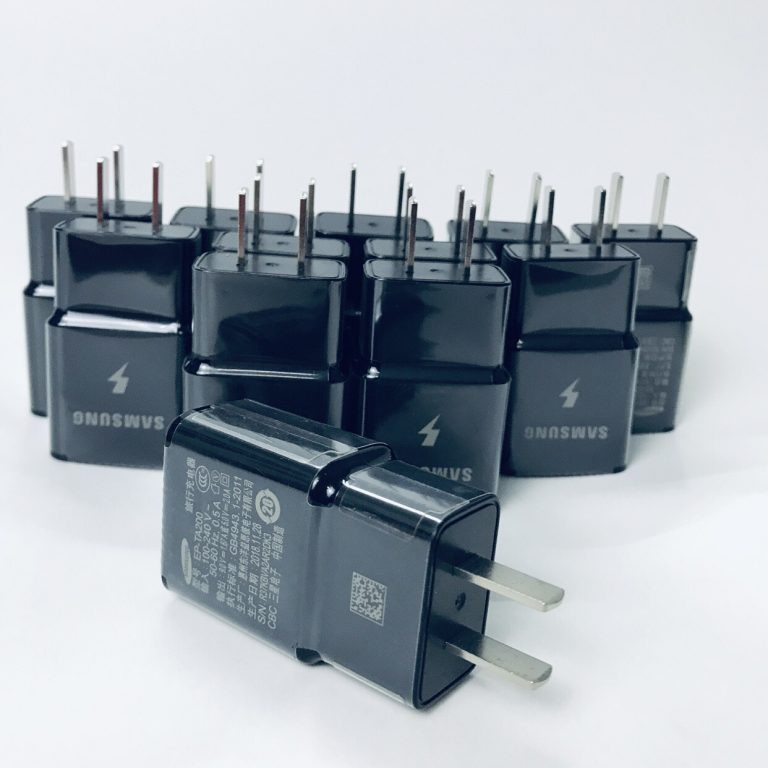 Cục Sạc Nhanh Samsum S10  ĐEN – Chân dẹp  Nguồn vào: 100 – 240V  50- 60 Hz 0.7A