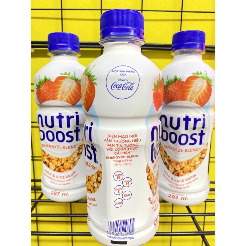 Nước uống Sữa trái cây Nutriboost hương Dâu với Yến mạch và 5 dưỡng chất chai 297ml