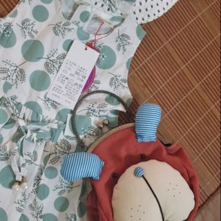Váy xanh + váy chấm bi đỏ