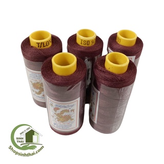 Cuộn chỉ may nhỏ màu đỏ đô
