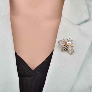 Ong cài áo
