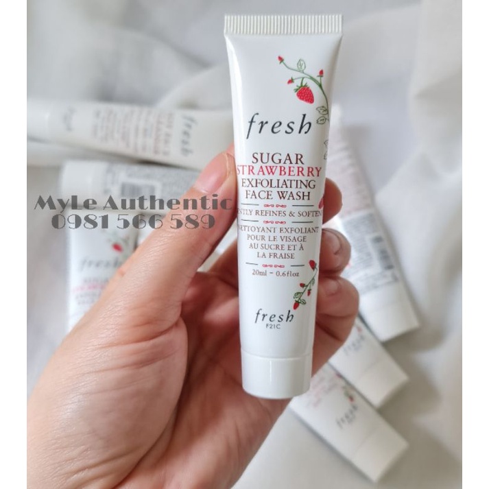 Sữa rửa mặt tẩy da chết Fresh 𝑺𝒖𝒈𝒂𝒓 𝑺𝒕𝒓𝒂𝒘𝒃𝒆𝒓𝒓𝒚
