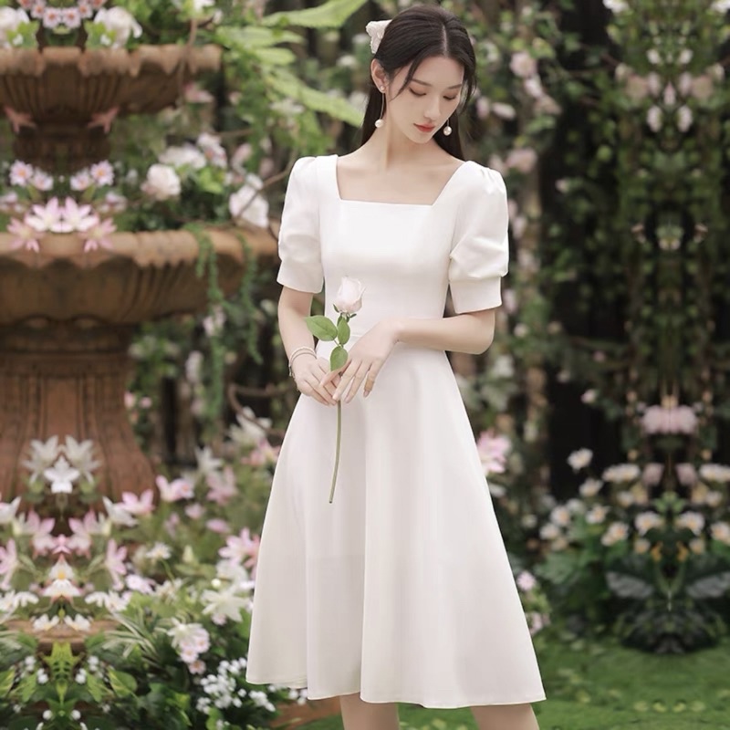 Đầm váy trắng đi tiệc cổ vuông basic