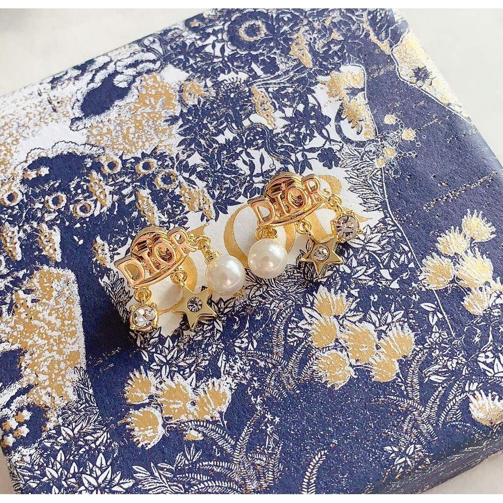 Khuyên tai nữ thiết kế DIOR thiết kế tinh xảo độc đáo thời trang