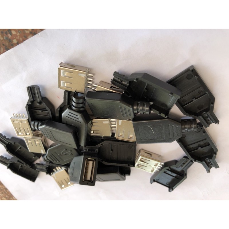 Đầu USB type A, có vỏ bọc, 4 pin chân hàn.