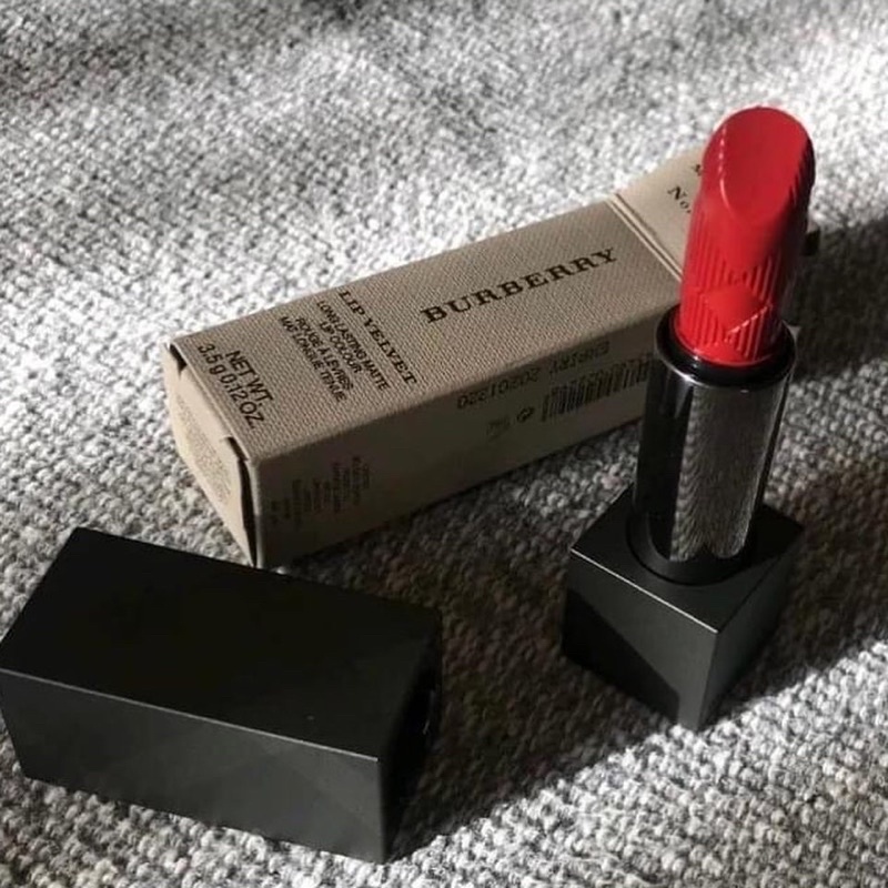 Son thỏi Burberry No.429 Military Red màu đỏ thuần