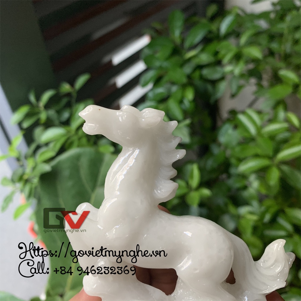 Tượng linh vật phong thủy con Ngựa trang trí phong thủy bàn làm việc- Cao 12cm - Màu trắng đá non nước