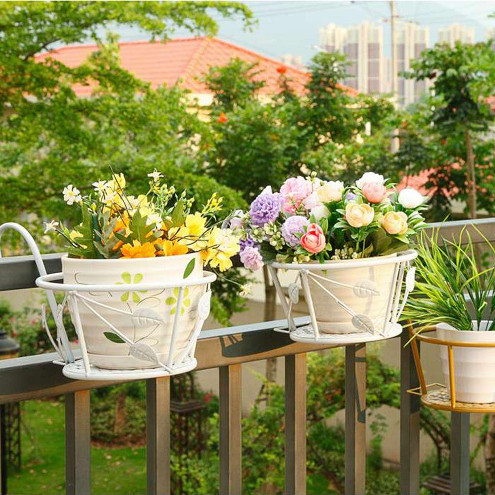 Giá Sắt Treo Chậu Hoa Ngoài Ban Công Tiện Dụng