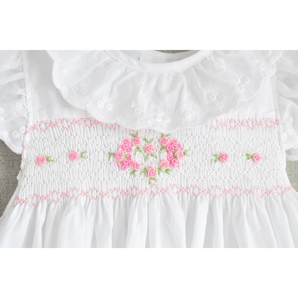 Đầm smock trắng thêu chùm hồng