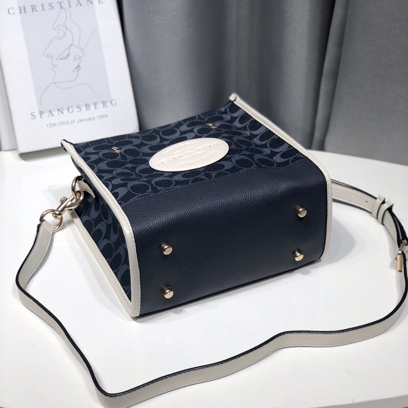 Túi Coach Dempsey Tote 22 in signature Jacquard❌ code: coach C5638