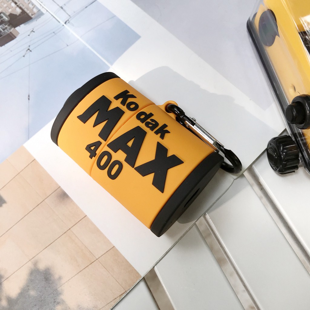 Vỏ bảo vệ hộp sạc tai nghe airpods 1 2 pro không dây bằng silicon mềm hình cuộn film Kodak với móc khóa carabiner