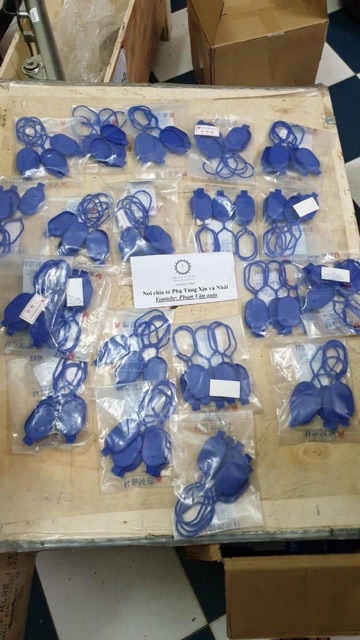 Nắp bình nước rửa kính Ford Transit Chính Hãng mã 92GG17632AA Phạm Văn auto