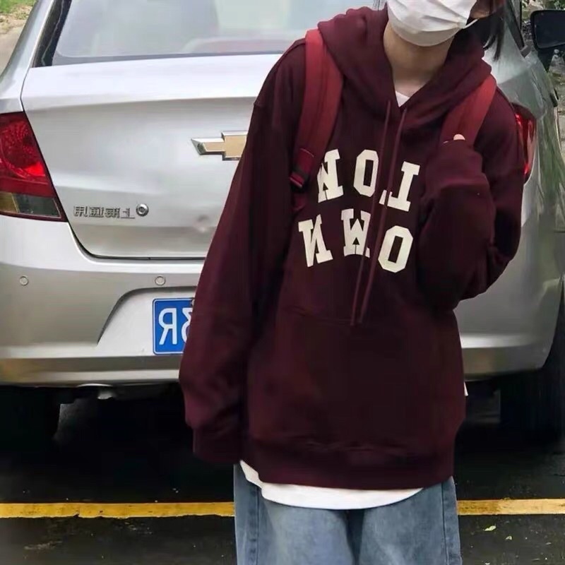 Áo hoodie màu đỏ đô dáng rộng