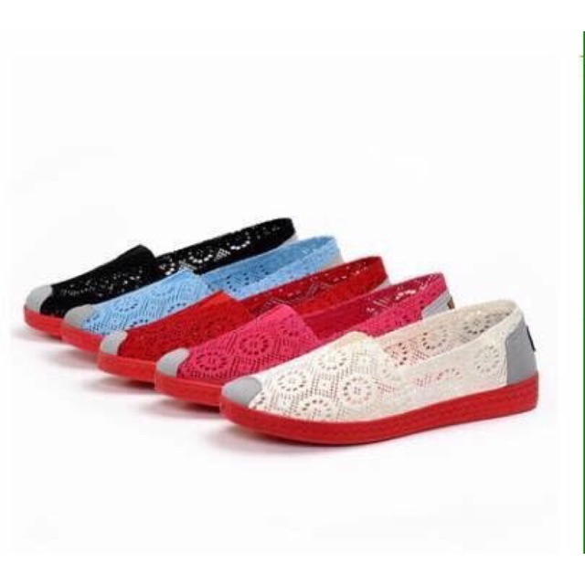 Giày slip on ren