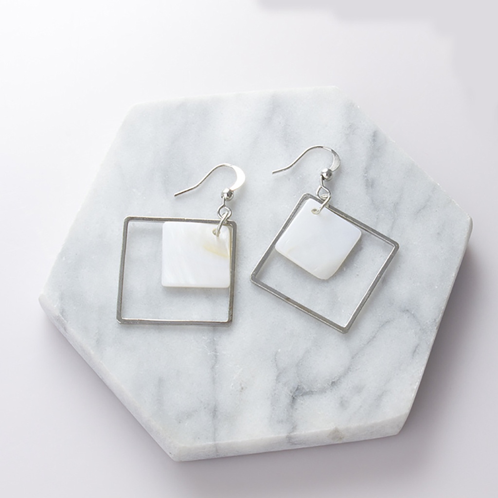 Hoa tai kiểu dáng thời trang độc đáo cho nữ