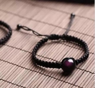 Vòng tay thắt dây may mắn 