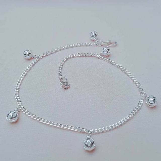 Lắc chân bạc ta